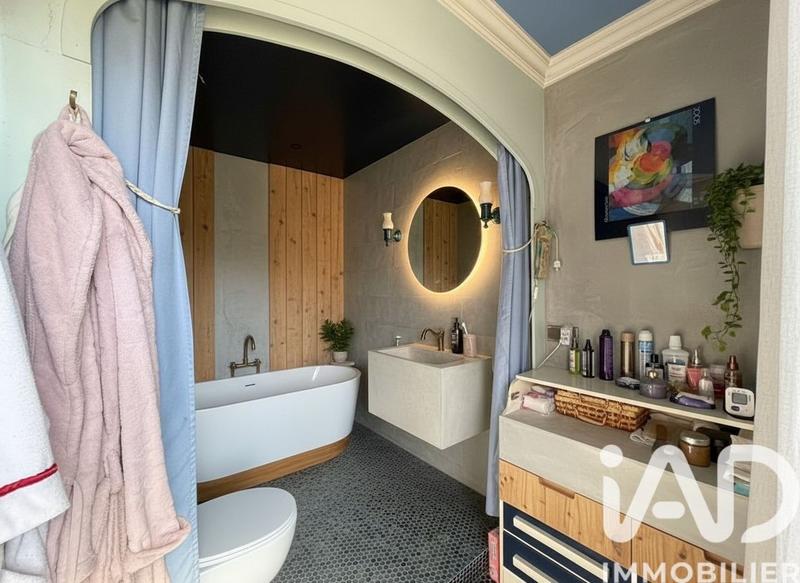 Maison - 230 m² - 9 pièces