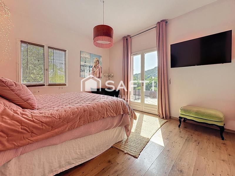 Maison - 298 m² - 10 pièces