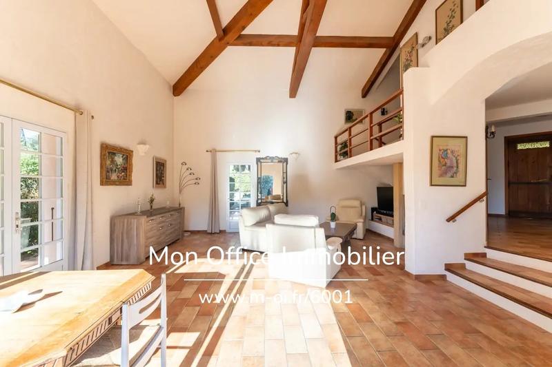 Maison - 225 m² - 9 pièces