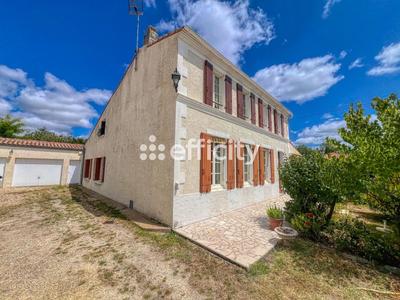 Maison - 208 m² - 8 pièces