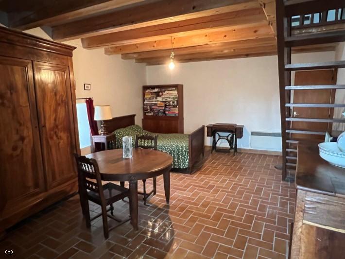 Maison en pierre - 177 m² - 6 pièces