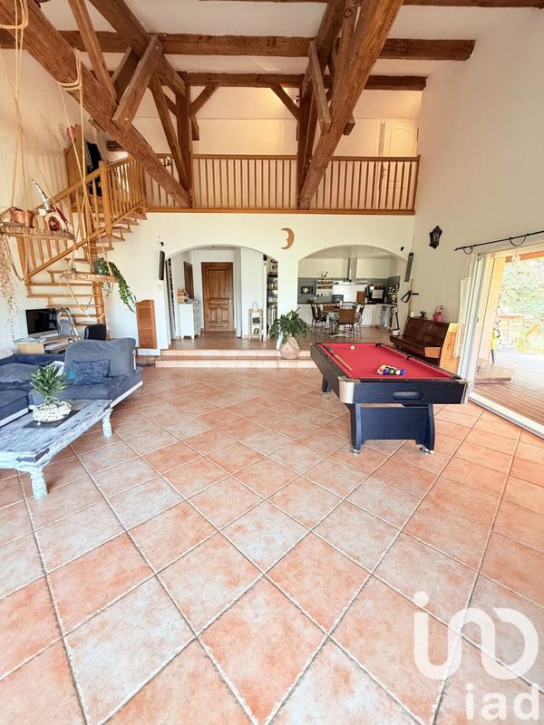 Maison - 207 m² - 7 pièces