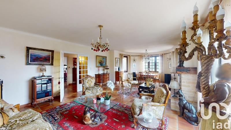 Maison - 270 m² - 9 pièces