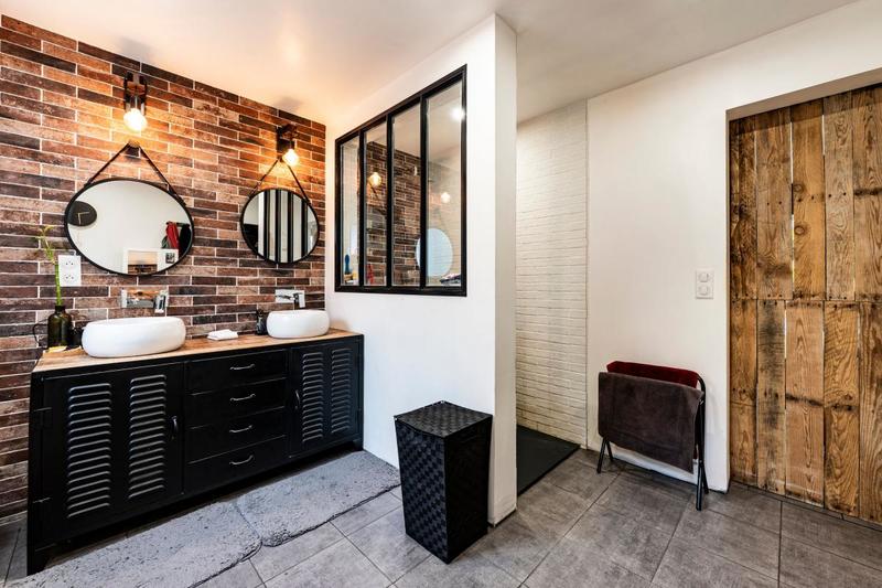 Maison - 302 m² - 7 pièces