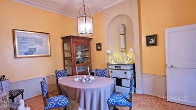 Maison - 244 m² - 11 pièces