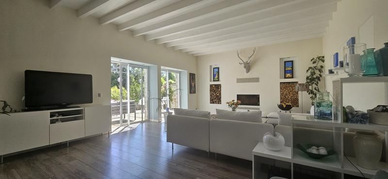 Maison - 220 m² - 5 pièces