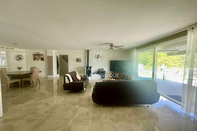 Maison - 296 m² - 4 pièces