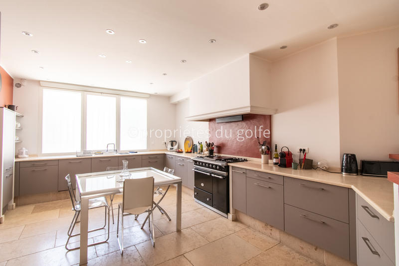 Maison - 312 m² - 6 pièces