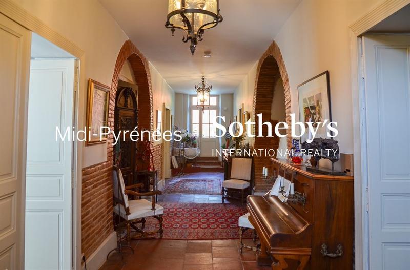 Maison - 450 m² - 11 pièces