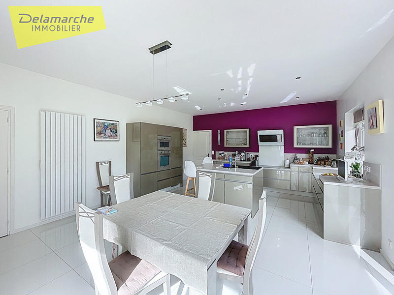 Maison - 294 m² - 9 pièces