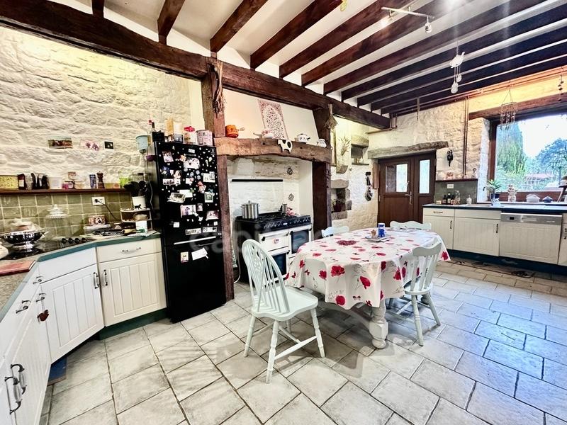 Maison en pierre - 244 m² - 7 pièces