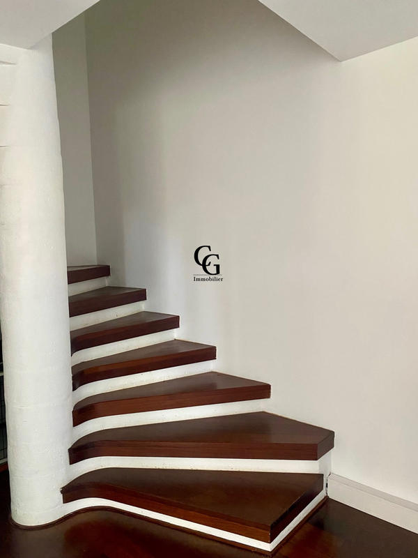 Maison ancienne - 315 m² - 9 pièces