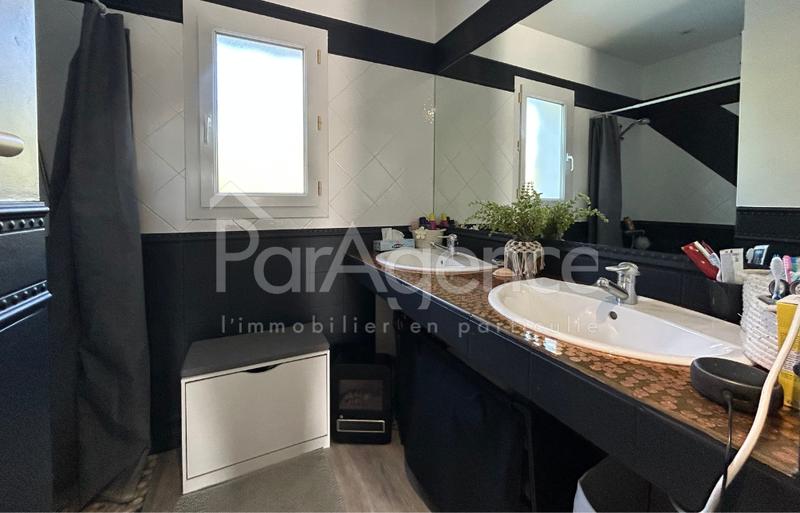 Maison - 246 m² - 6 pièces