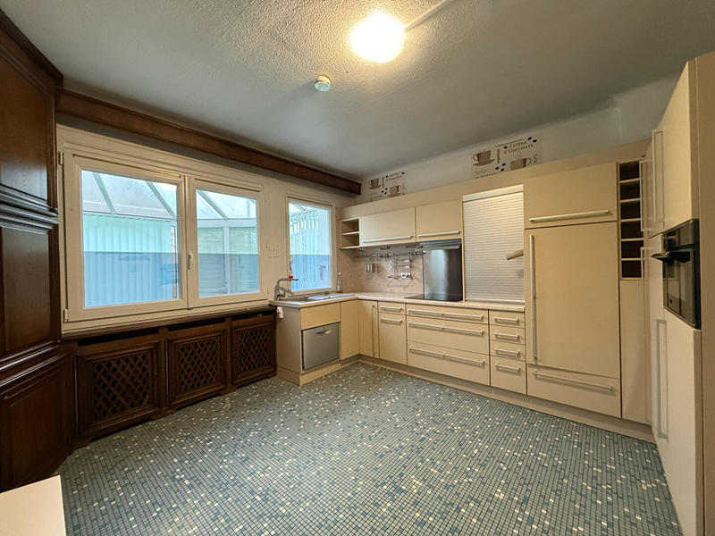 Maison - 240 m² - 9 pièces