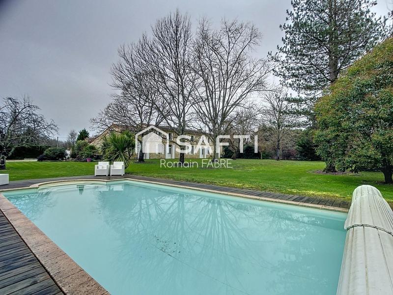 Maison - 280 m² - 8 pièces