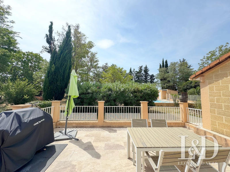 Maison - 239 m² - 8 pièces