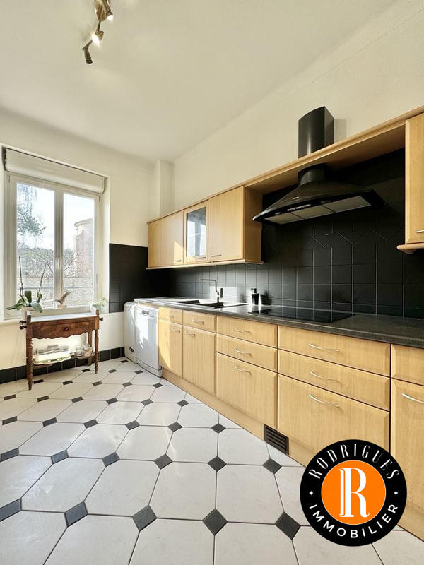 Maison - 285 m² - 12 pièces