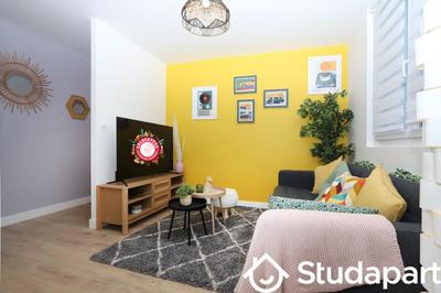 Chambre - 10 m² - 1 pièce