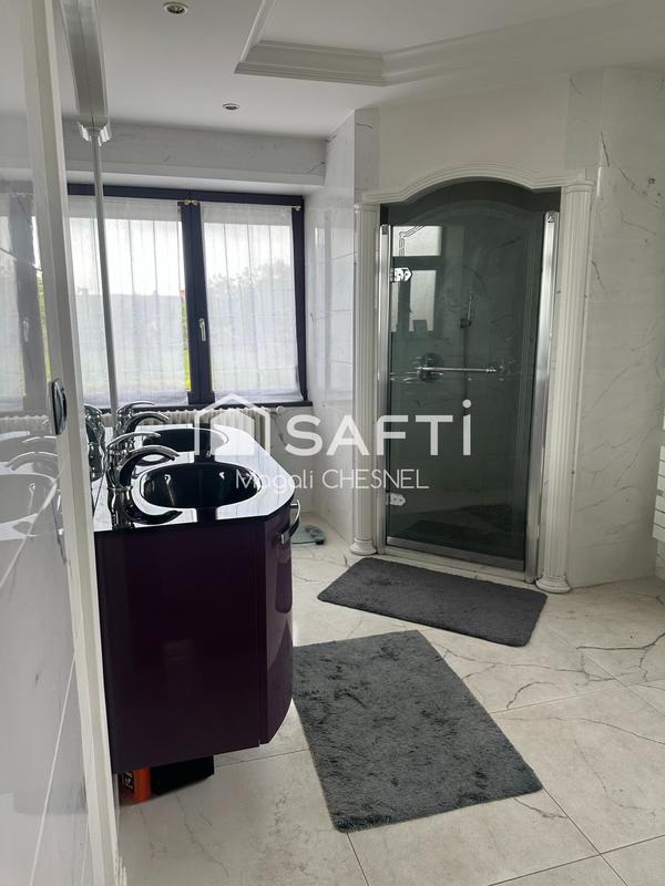 Maison - 195 m² - 9 pièces