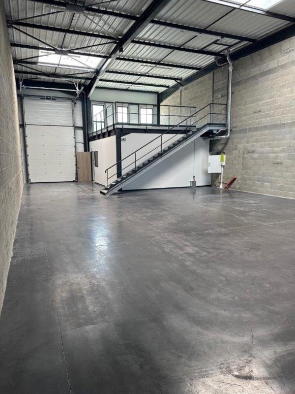 Local d'activité / Entrepôt - 325 m² - 3 pièces
