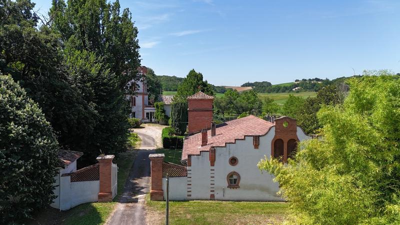 Château - 840 m² - 15 pièces