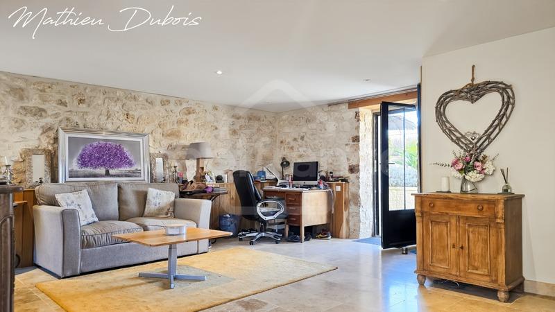 Propriété - 271 m² - 12 pièces