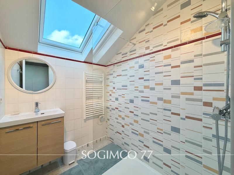 Maison - 201 m² - 9 pièces