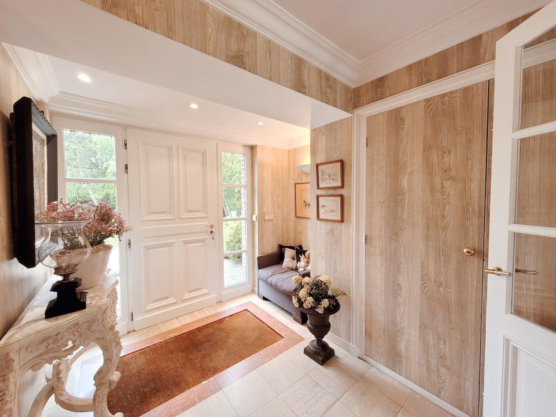 Maison - 275 m² - 12 pièces