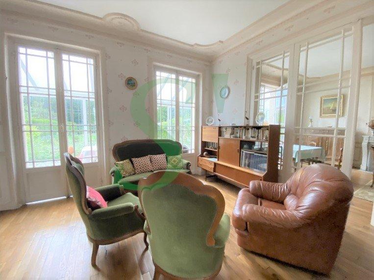 Propriété - 425 m² - 11 pièces