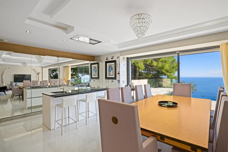 Villa - 300 m² - 9 pièces