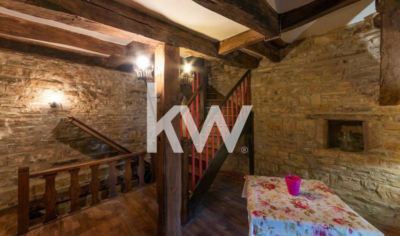 Maison ancienne - 179 m² - 6 pièces