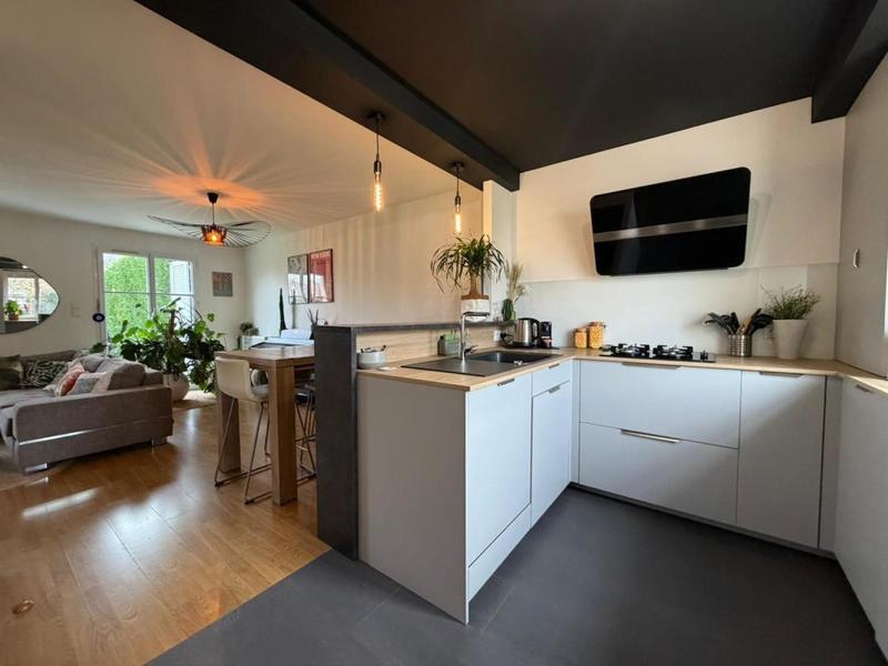 Maison - 94 m² - 5 pièces