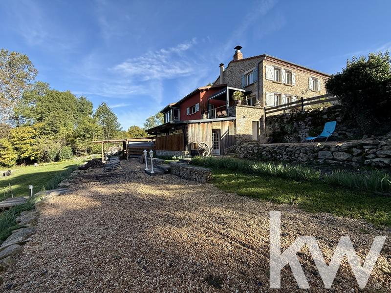 Maison - 205 m² - 10 pièces