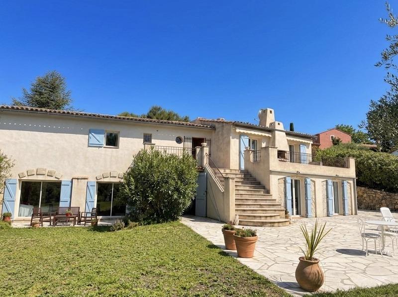 Villa - 218 m² - 8 pièces