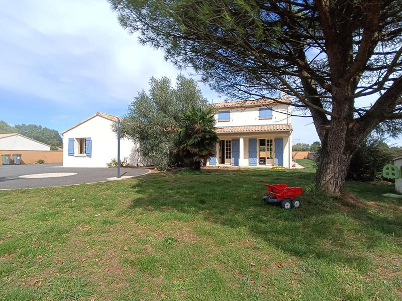 Maison - 183 m² - 8 pièces