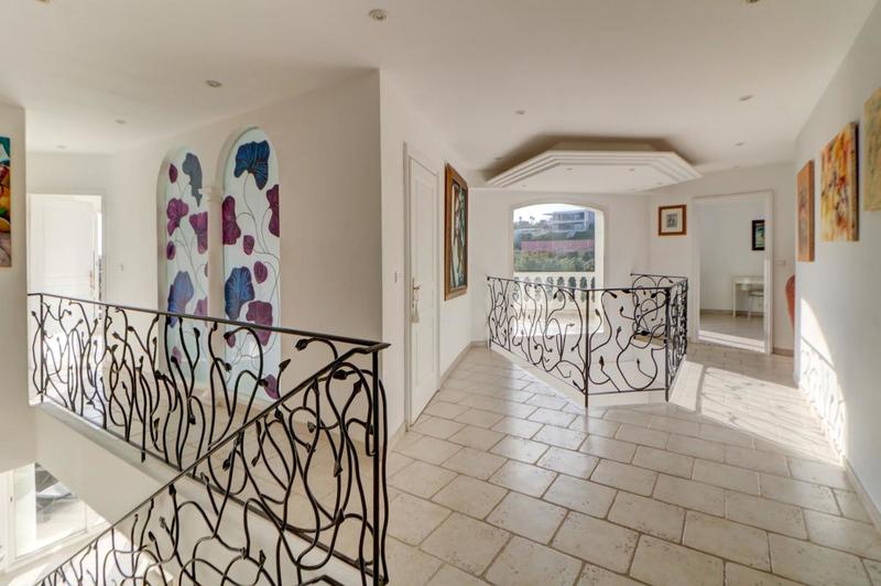 Maison - 200 m² - 6 pièces