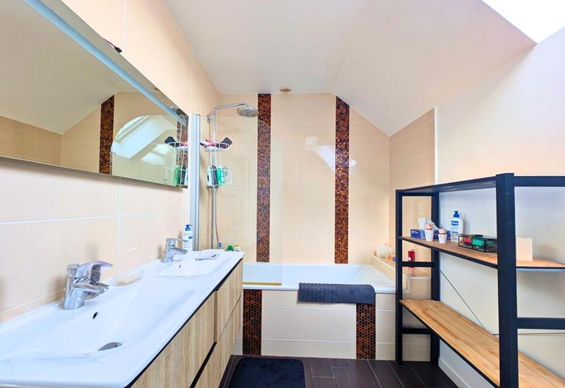 Maison - 160 m² - 8 pièces