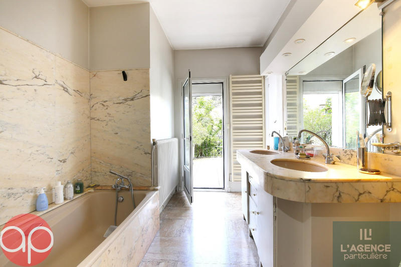 Maison - 264 m² - 10 pièces