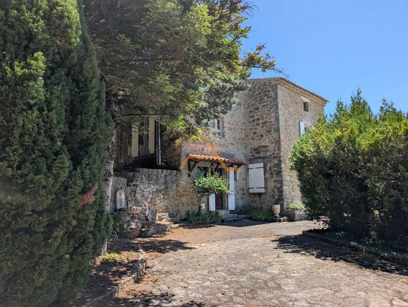 Maison en pierre - 140 m² - 6 pièces