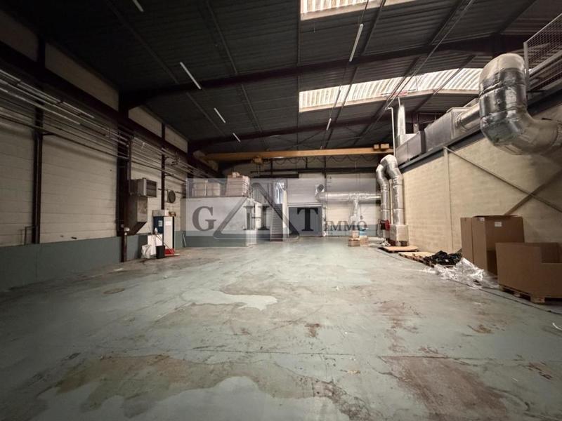 Entrepôt - 1 650 m²