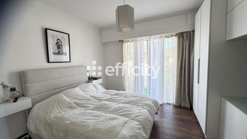 Appartement - 90 m² - 3 pièces