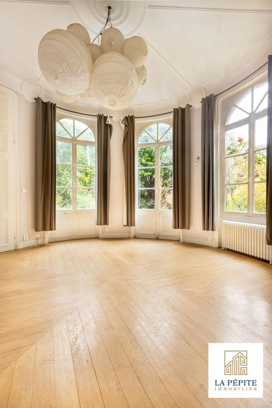 Maison - 306 m² - 10 pièces