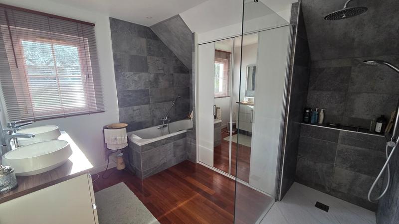 Maison - 168 m² - 7 pièces