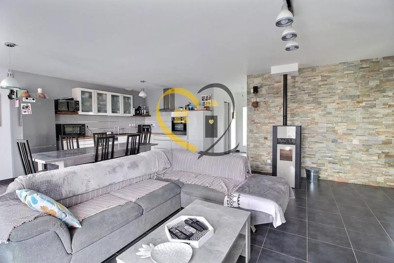 Maison - 95 m² - 4 pièces