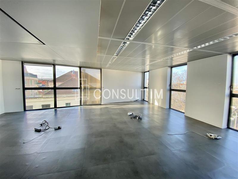 Bureau - 2 538 m²