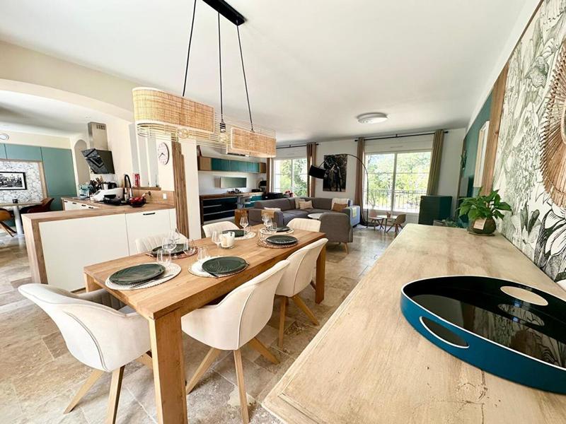 Maison - 255 m² - 11 pièces