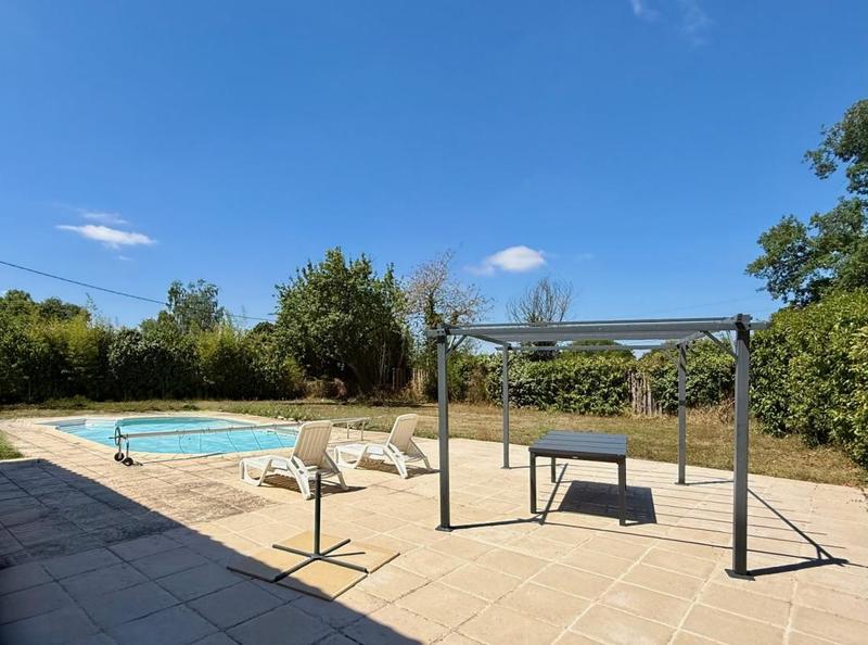 Propriété - 219 m² - 6 pièces