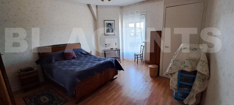 Demeure - 196 m² - 8 pièces