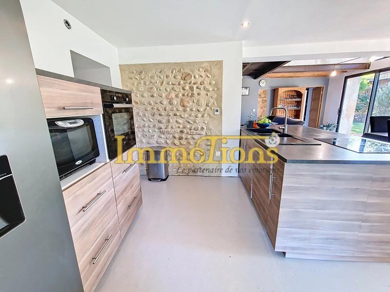 Maison - 217 m² - 9 pièces