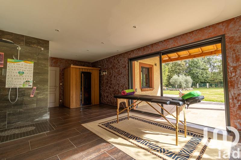 Maison - 640 m² - 12 pièces